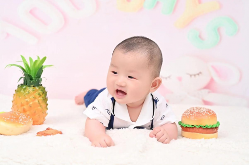 武威宝宝在妈妈肚子里